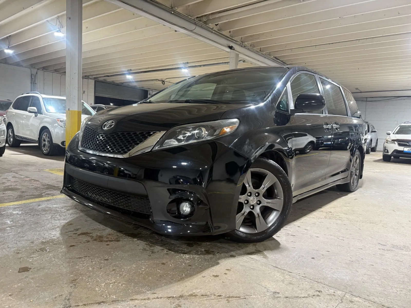 2016 Toyota Sienna SE's photo