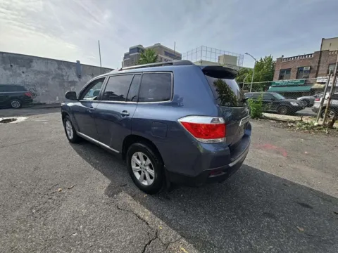 Photos of 2013 Toyota Highlander SE V6 for sale in Carlstadt, NJ at 101 Motors