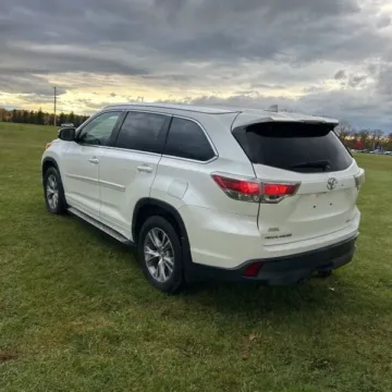 More photos of 2014 Toyota Highlander XLE V6 at 101 Motors, NJ