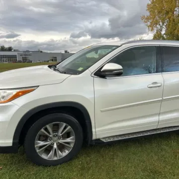 Photos of 2014 Toyota Highlander XLE V6 for sale in Carlstadt, NJ at 101 Motors