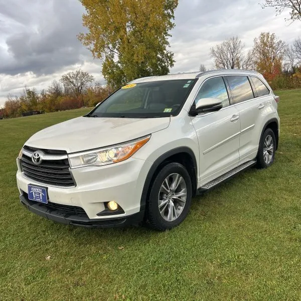 White 2014 Toyota Highlander XLE V6 for sale in Carlstadt, NJ