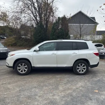 Another view of 2012 Toyota Highlander SE V6 for sale in Carlstadt, NJ at 101 Motors