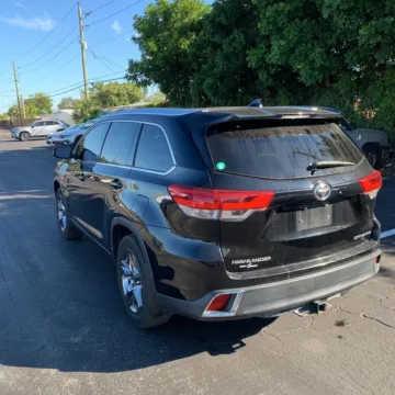 More photos of 2017 Toyota Highlander Limited Platinum at 101 Motors, NJ