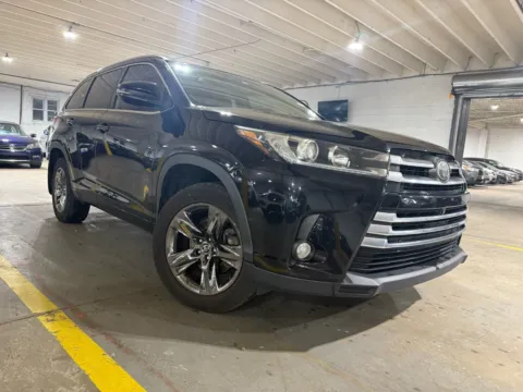 More photos of 2017 Toyota Highlander Limited Platinum at 101 Motors, NJ