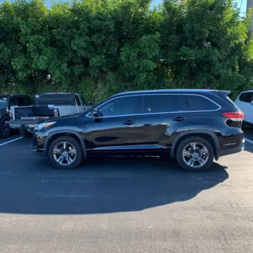 Another view of 2017 Toyota Highlander Limited Platinum for sale in Carlstadt, NJ at 101 Motors