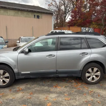 More photos of 2011 Subaru Outback 2.5i Limited at 101 Motors, NJ