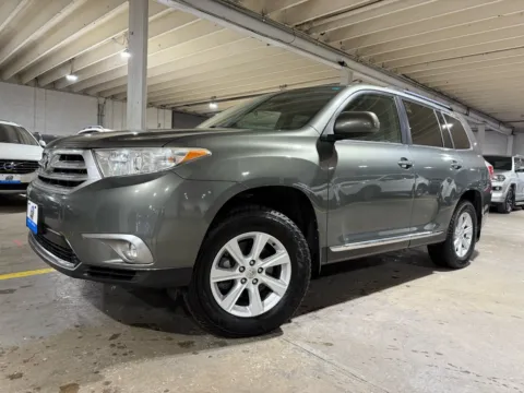 Photos of 2012 Toyota Highlander SE V6 for sale in Carlstadt, NJ at 101 Motors