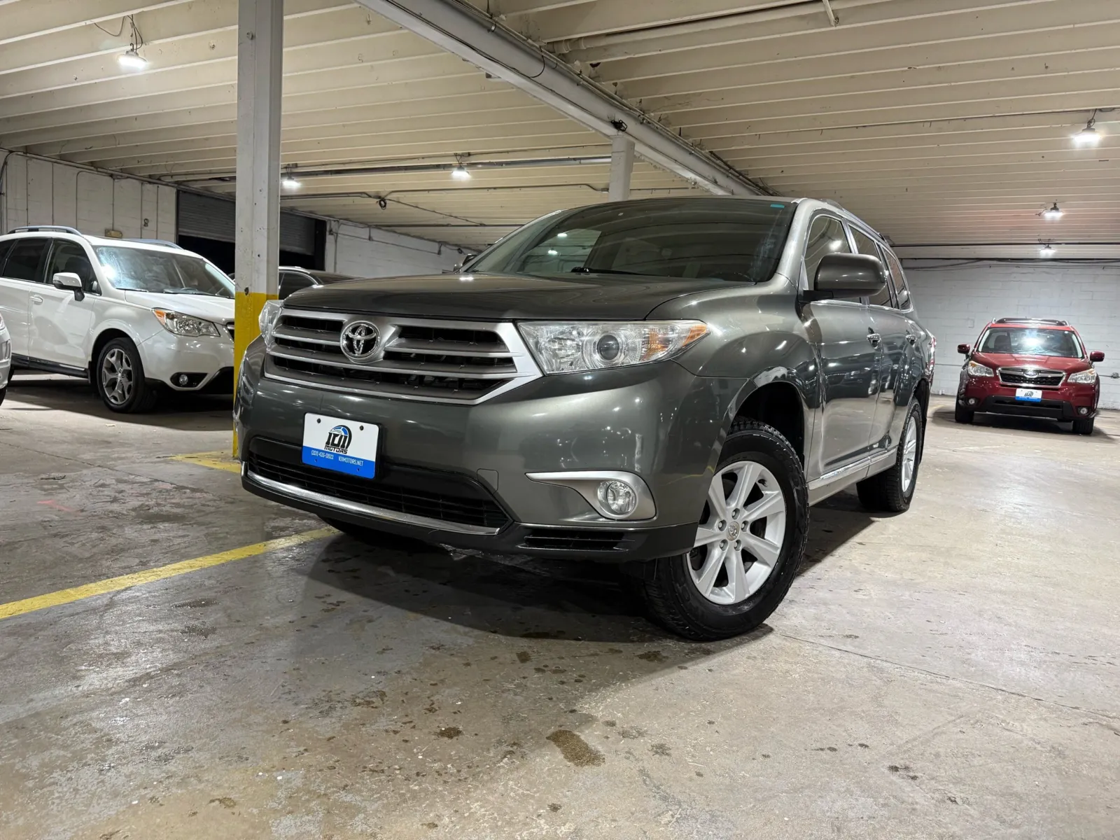 2012 Toyota Highlander SE's photo