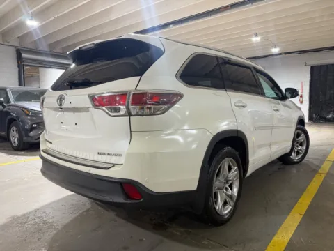 More photos of 2016 Toyota Highlander Limited Platinum V6 at 101 Motors, NJ