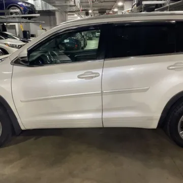 More photos of 2016 Toyota Highlander Limited Platinum V6 at 101 Motors, NJ