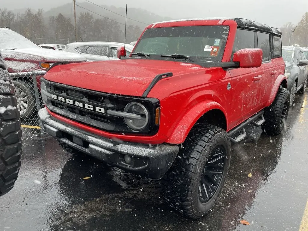 2023 Ford Bronco 4-Door Outer Banks's photo