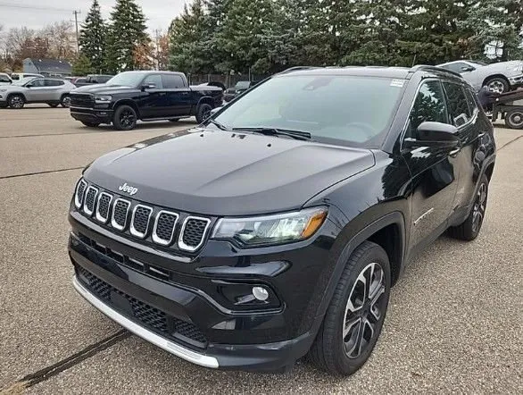 Black 2023 Jeep Compass Limited for sale in Columbus, OH