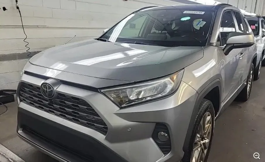Silver 2019 Toyota RAV4 Limited for sale in Columbus, OH