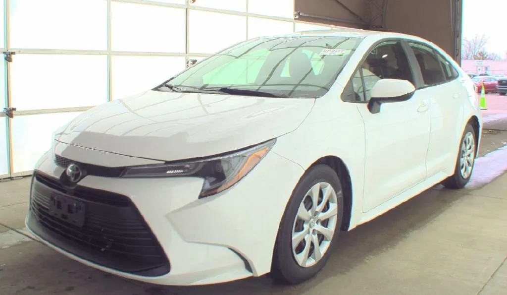 White 2023 Toyota Corolla LE for sale in Columbus, OH