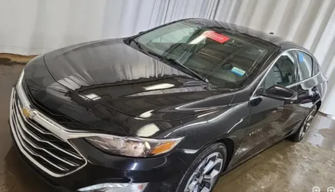 Black 2022 Chevrolet Malibu LT for sale in Columbus, OH