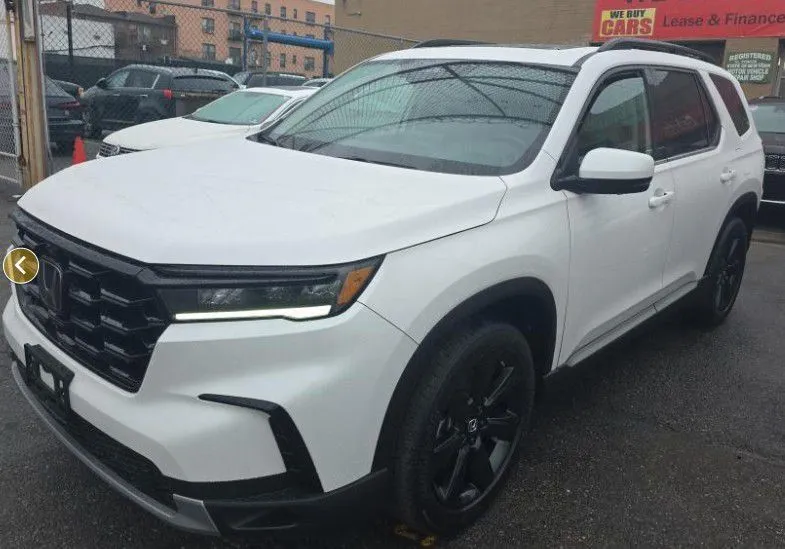 White 2023 Honda Pilot Elite for sale in Columbus, OH