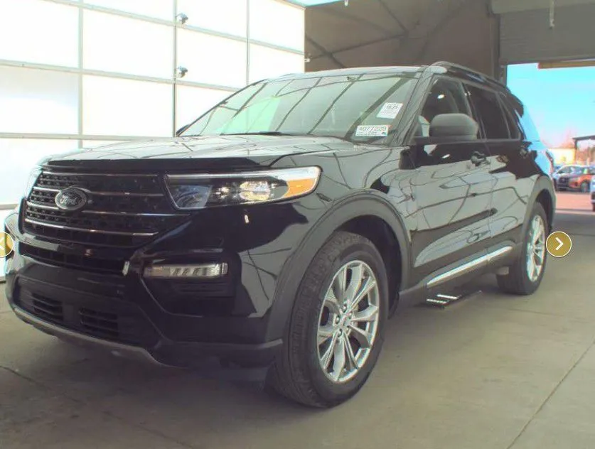 2023 Ford Explorer XLT 4WD's photo