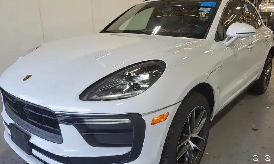 2023 Porsche Macan -'s photo