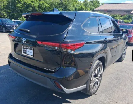 Another view of 2022 Toyota Highlander XLE for sale in Columbus, OH at SAVVY AUTO SALES LLC