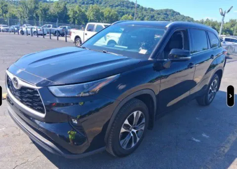 Black 2022 Toyota Highlander XLE for sale in Columbus, OH