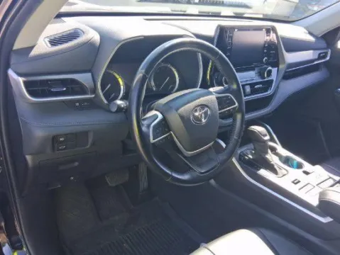 Photos of 2022 Toyota Highlander XLE for sale in Columbus, OH at SAVVY AUTO SALES LLC
