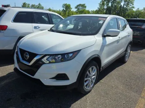 White 2022 Nissan Rogue Sport S for sale in Columbus, OH