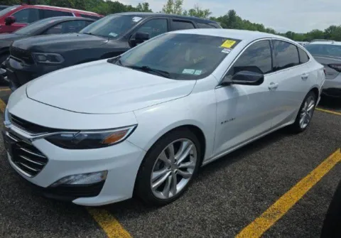 White 2022 Chevrolet Malibu LT for sale in Columbus, OH