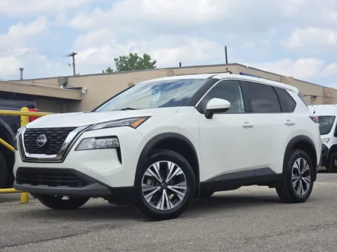 White 2023 Nissan Rogue SV for sale in Columbus, OH