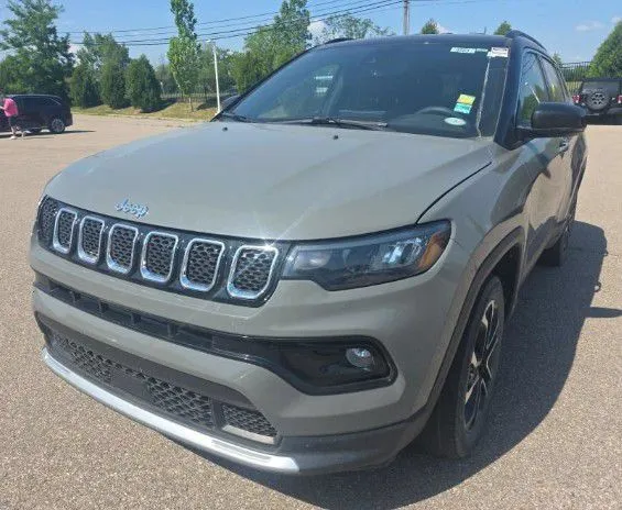 Gray 2023 Jeep Compass Limited for sale in Columbus, OH