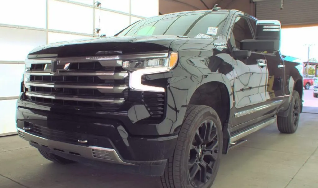 Black 2024 Chevrolet Silverado 1500 High Country for sale in Columbus, OH