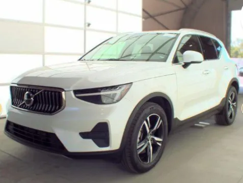 White 2024 Volvo XC40 B5 Core for sale in Columbus, OH