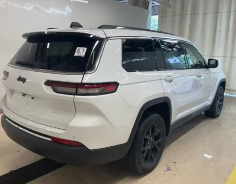 Another view of 2022 Jeep Grand Cherokee L Limited for sale in Columbus, OH at SAVVY AUTO SALES LLC