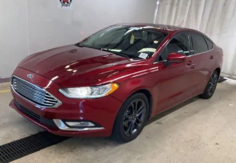 Red 2018 Ford Fusion SE for sale in Columbus, OH