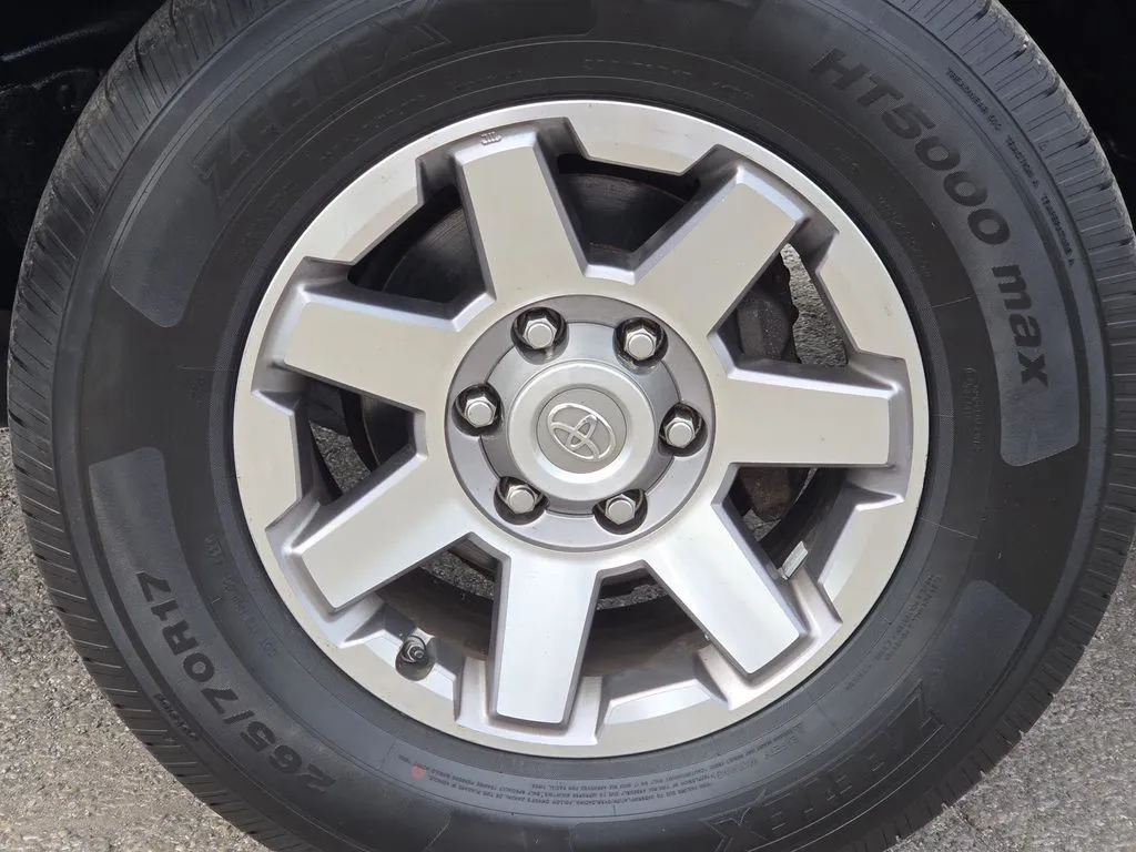 Toyota FJ Cruiser photo 9