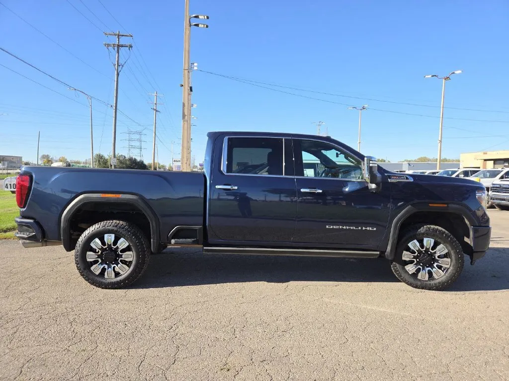 GMC Sierra photo 18
