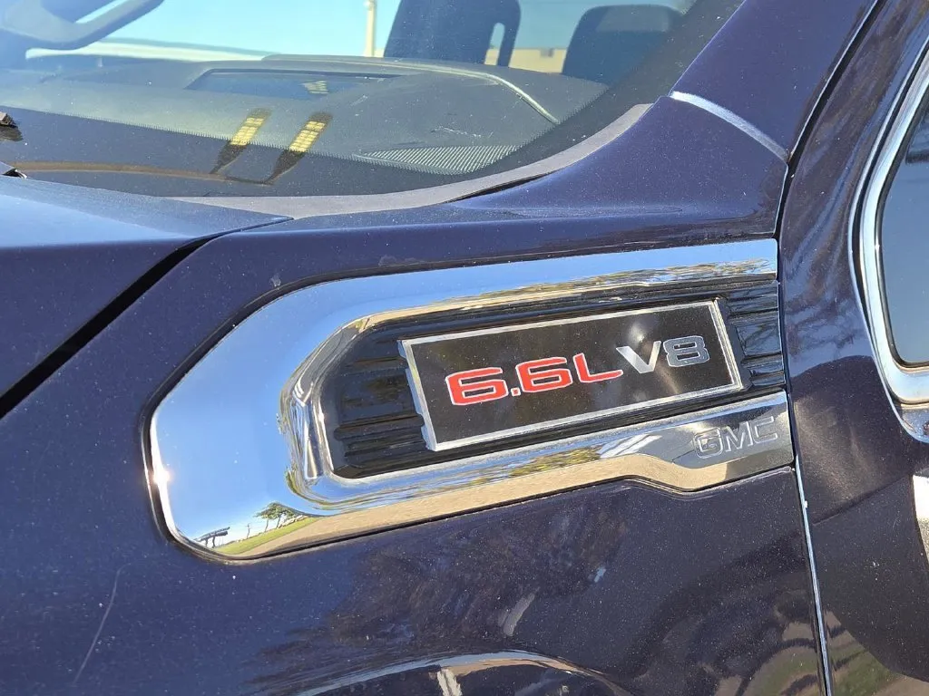 GMC Sierra photo 11