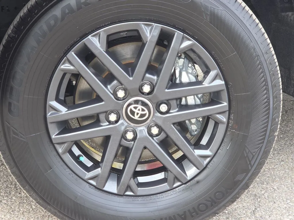 Toyota Tundra photo 10