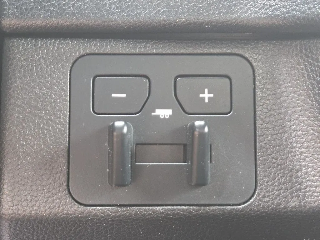 Toyota Tundra photo 8