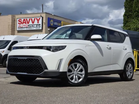 White 2023 Kia Soul LX for sale in Columbus, OH