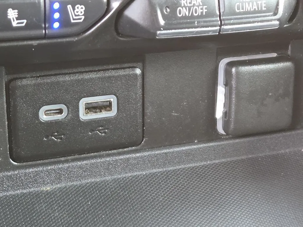 Chevrolet Tahoe photo 9
