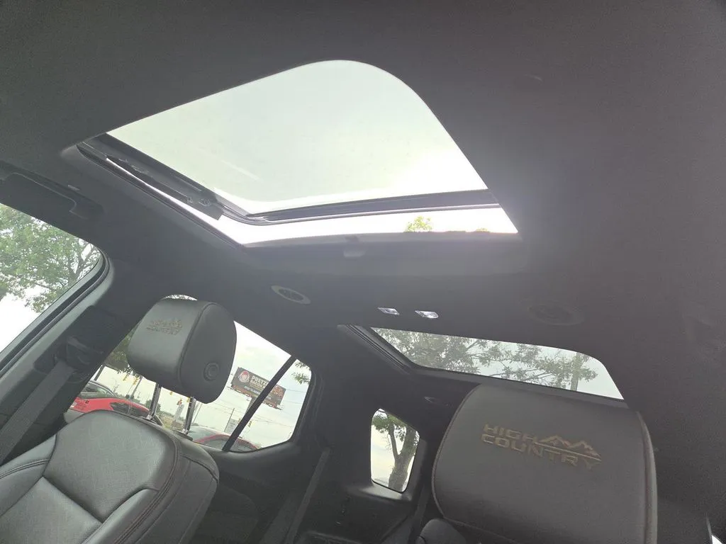 Chevrolet Traverse photo 3