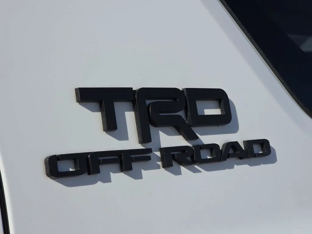 Toyota 4Runner photo 9