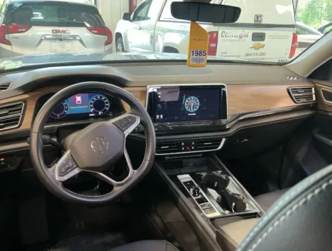 Photos of 2025 Volkswagen Atlas 2.0T SE w/Technology for sale in Columbus, OH at SAVVY AUTO SALES LLC