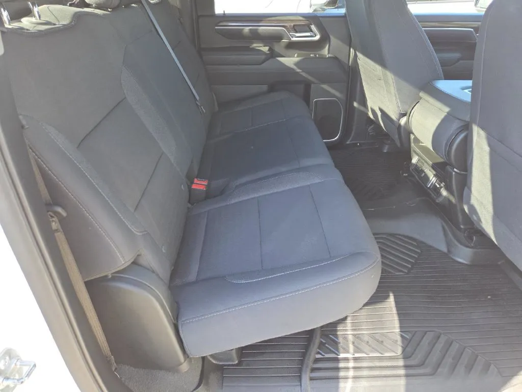 Chevrolet Silverado photo 19