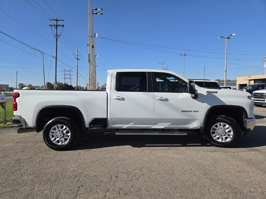 Chevrolet Silverado photo 17
