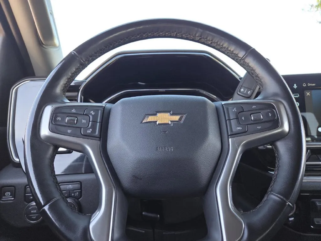 Chevrolet Silverado photo 24