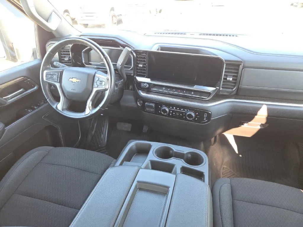 Chevrolet Silverado photo 21