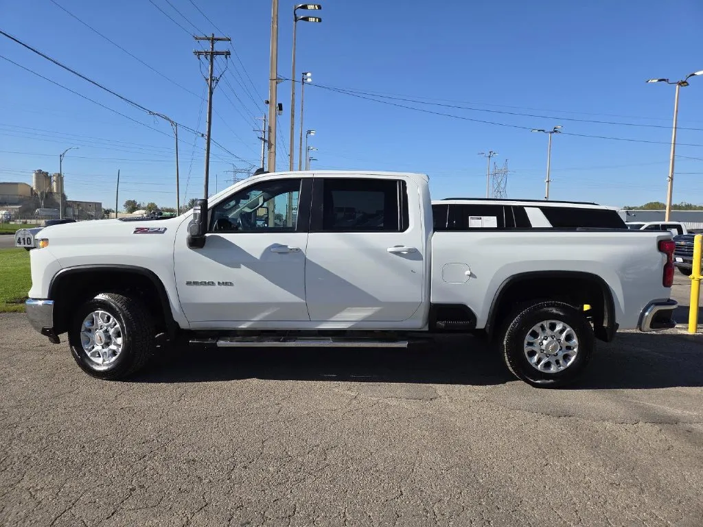Chevrolet Silverado photo 13