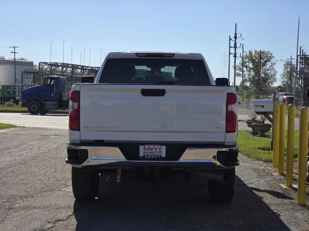 Chevrolet Silverado photo 15
