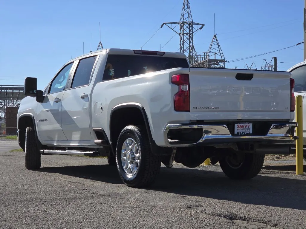 Chevrolet Silverado photo 14